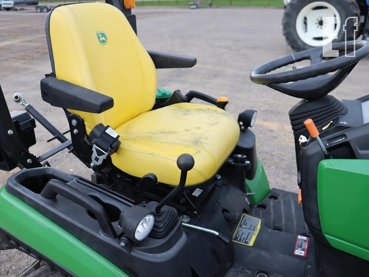 2021-john-deere-1025r-image-12