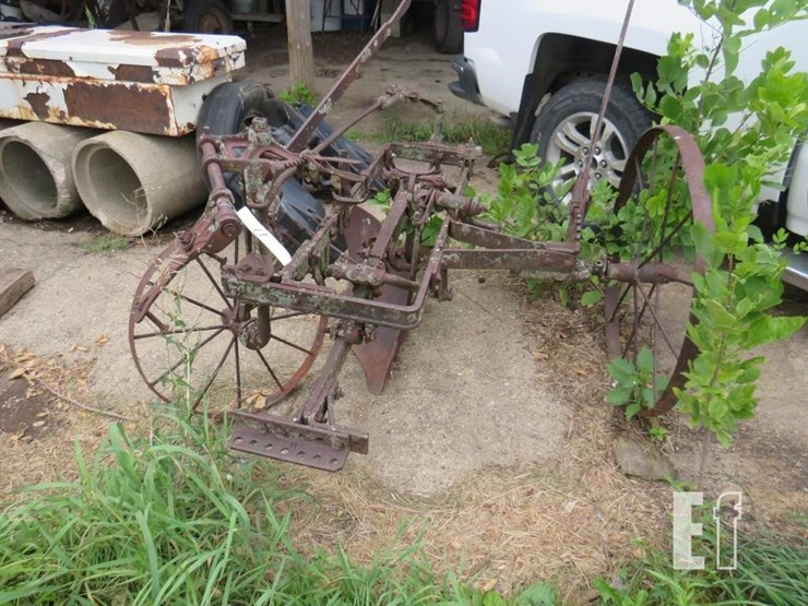 john-deere-11-image-1