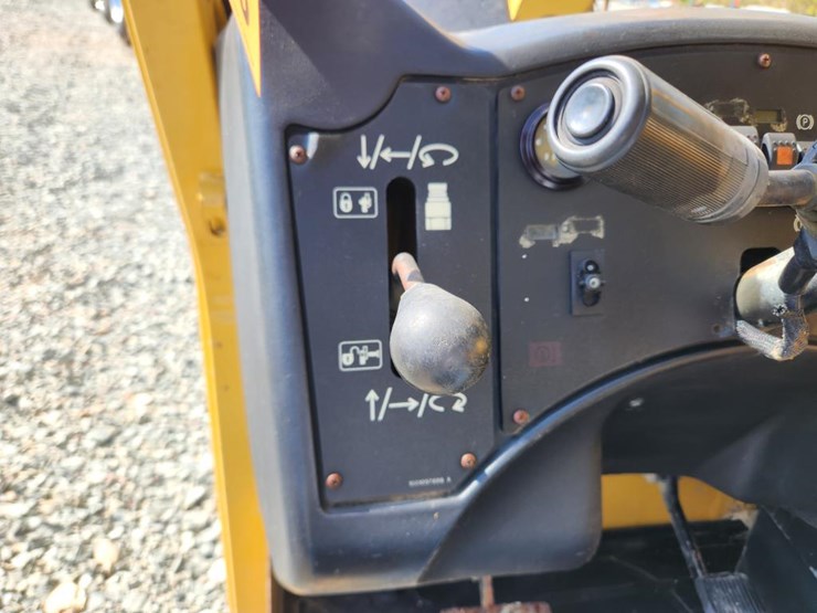 2008-caterpillar-943-image-47