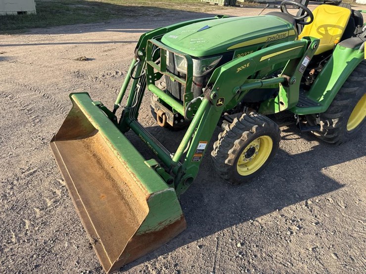 john-deere-3032e-image-9