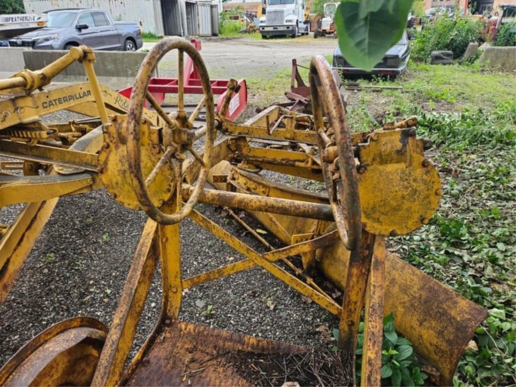 2016-caterpillar-18-image-16