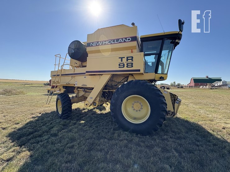 new-holland-tr98-image-4