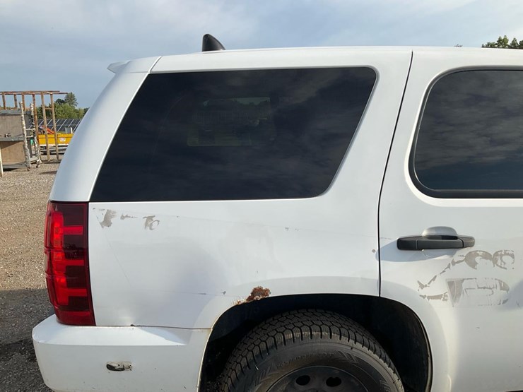2013-chevrolet-tahoe-image-27