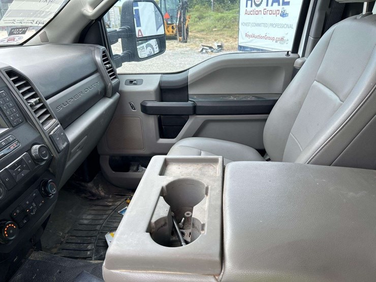 2021-ford-f250-image-16