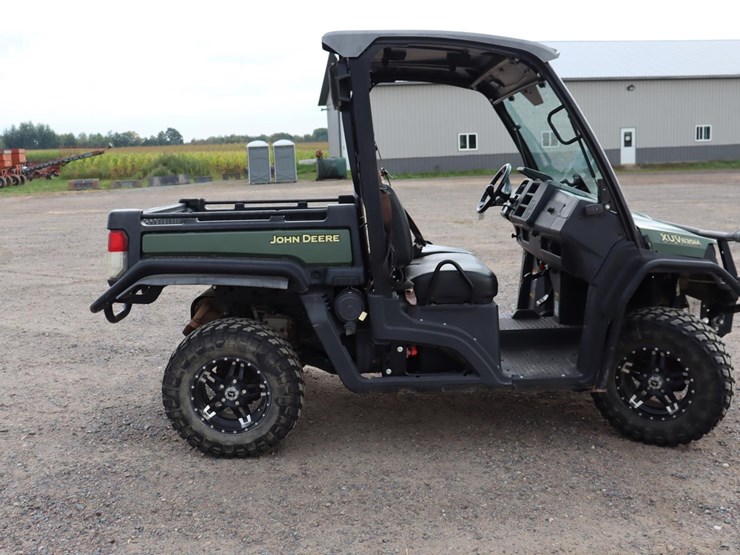 2019-john-deere-gator-xuv-835m-image-10