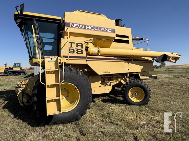 new-holland-tr98-image-2