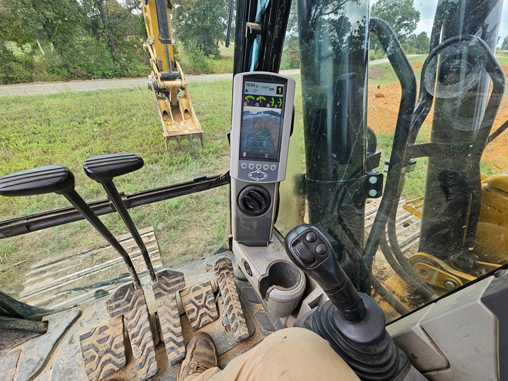 2017-caterpillar-336f-image-62