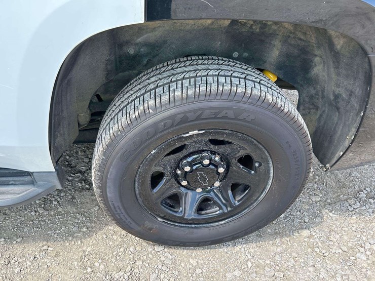 2016-chevrolet-tahoe-image-22