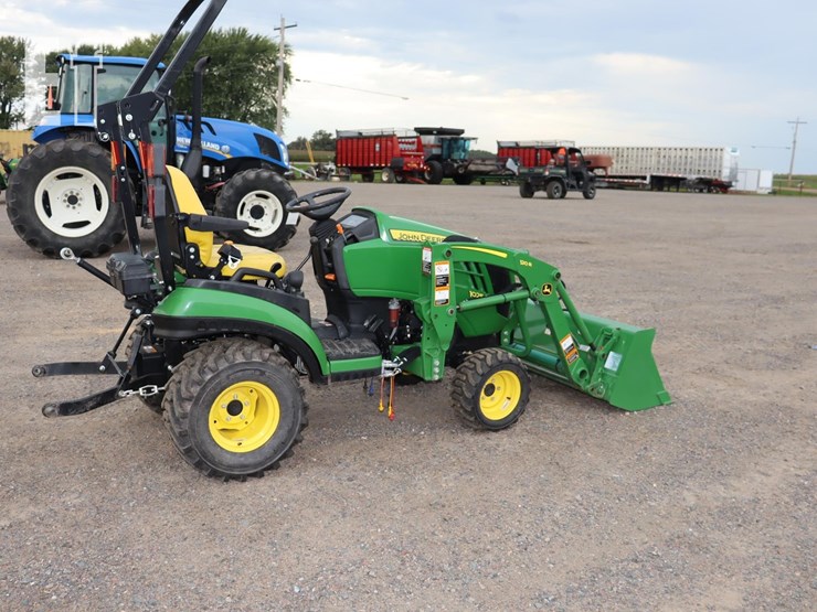 2021-john-deere-1025r-image-4