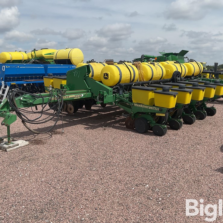 2001 JOHN DEERE 1770