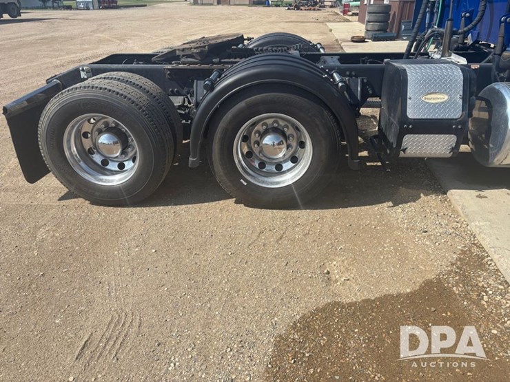 2017-peterbilt-389-image-6