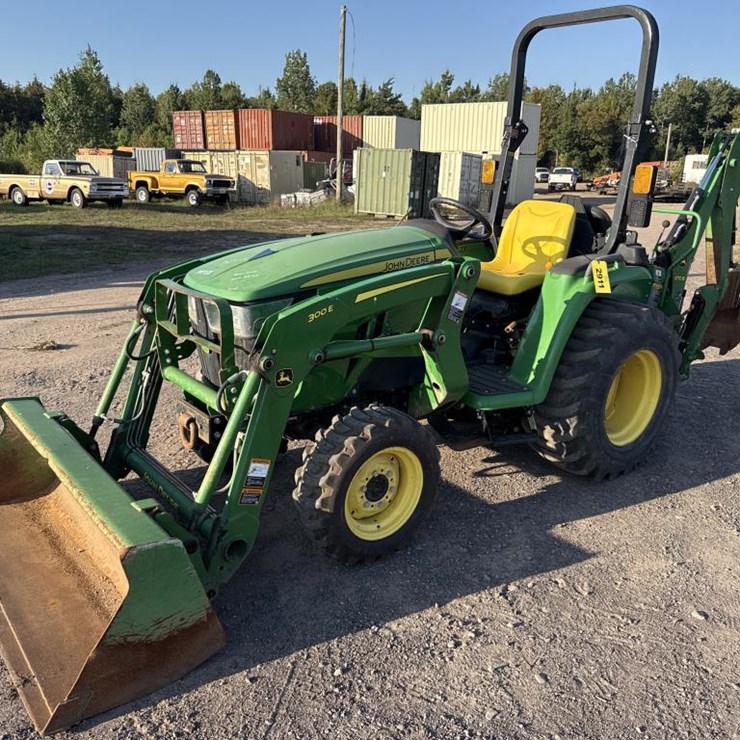 JOHN DEERE 3032E