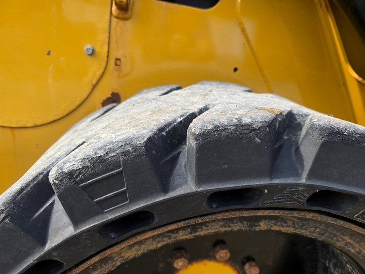 2020-caterpillar-262d3-image-45