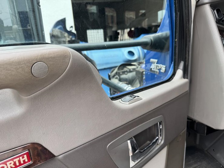 2019-kenworth-t270-image-55