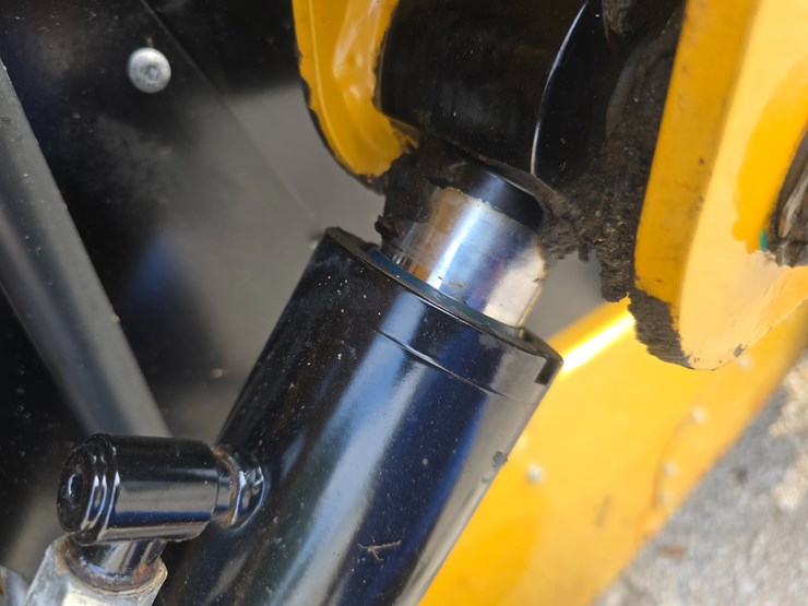 2020-caterpillar-262d3-image-42