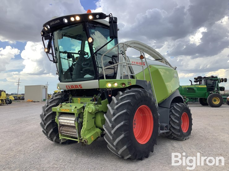 2022-claas-jaguar-960-image-1