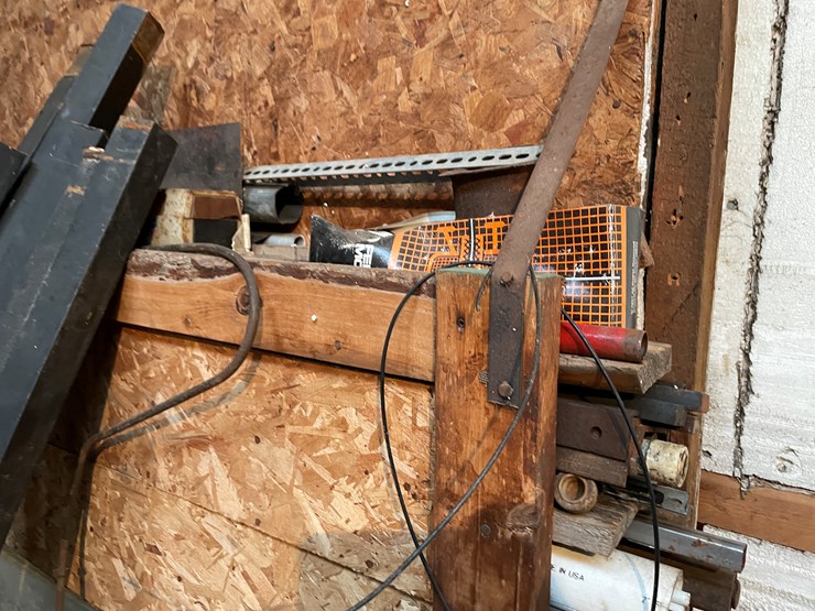 #7194-•-contents-of-shelf-hanging-on-wall-image-6