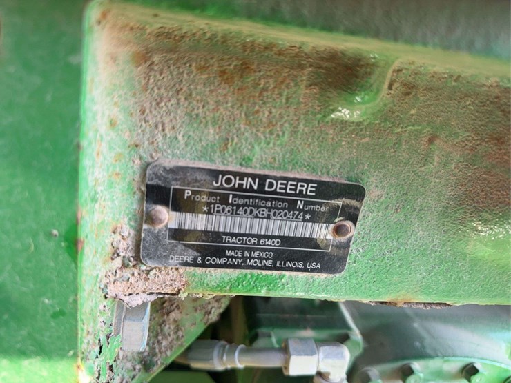 2011-john-deere-d-image-12