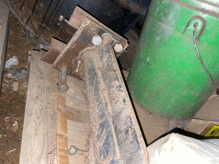 #7176-•-pallet-of-various-planter-parts-image-11