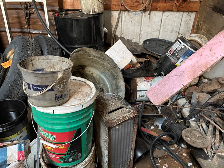 #7192-•-contents-of-corner-image-14