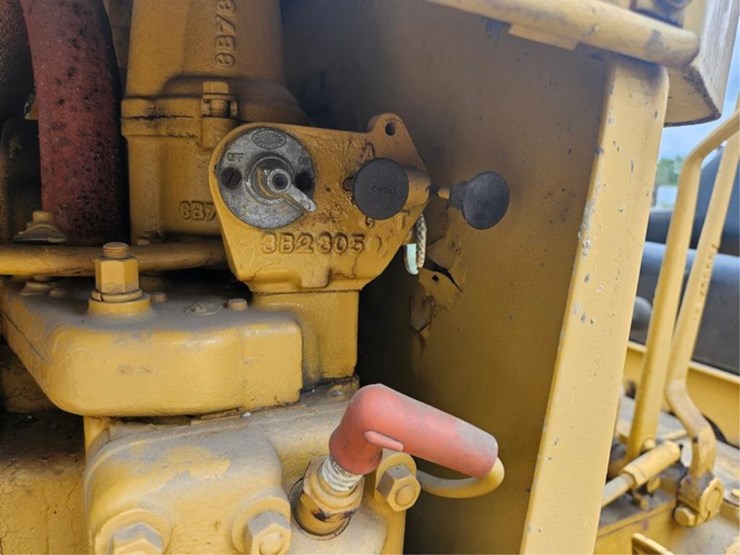 2015-caterpillar-d2-image-10