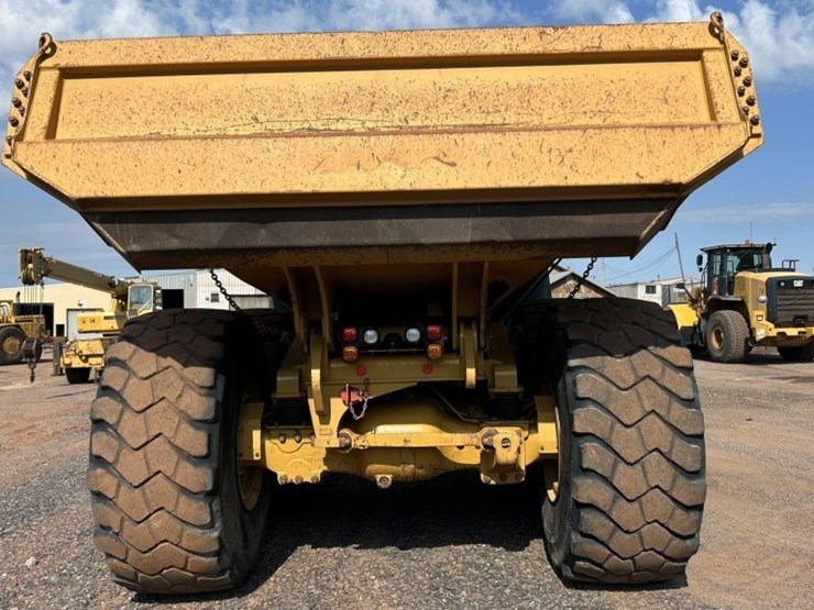 caterpillar-745-image-4
