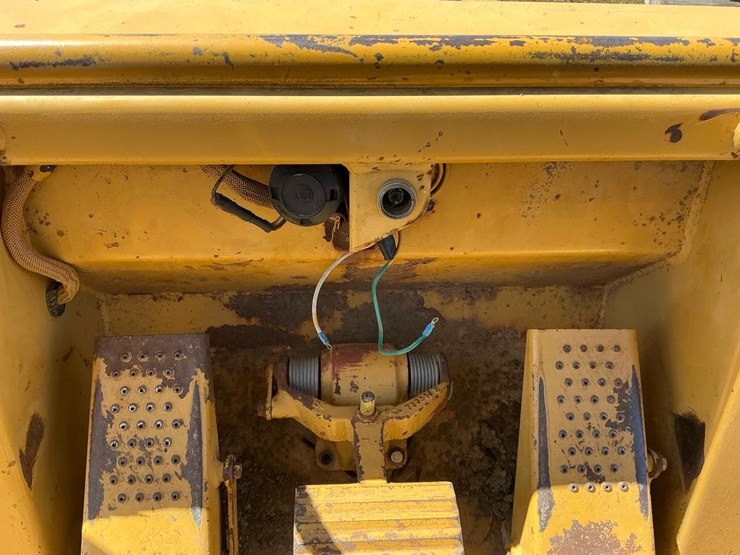 caterpillar-943-image-48