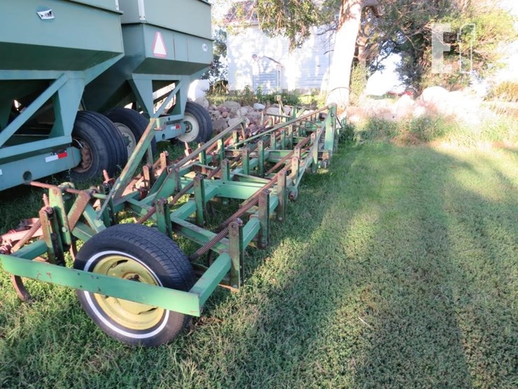 john-deere-100-image-3