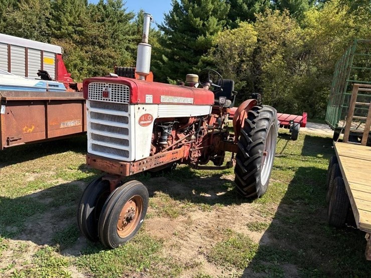 farmall-460-tractor-image-2