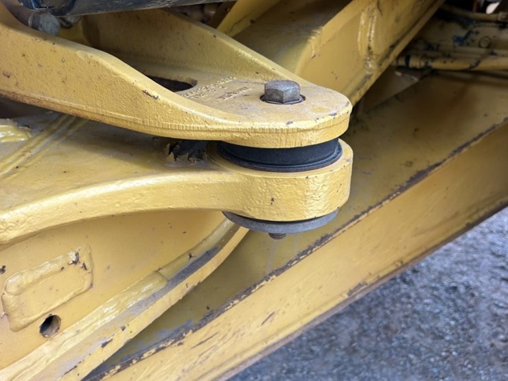 caterpillar-745-image-32