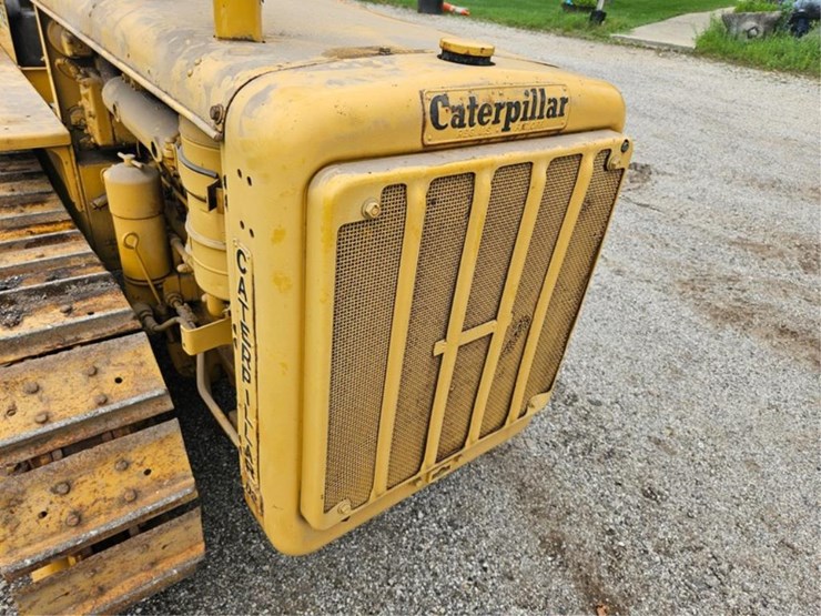 2015-caterpillar-d2-image-33