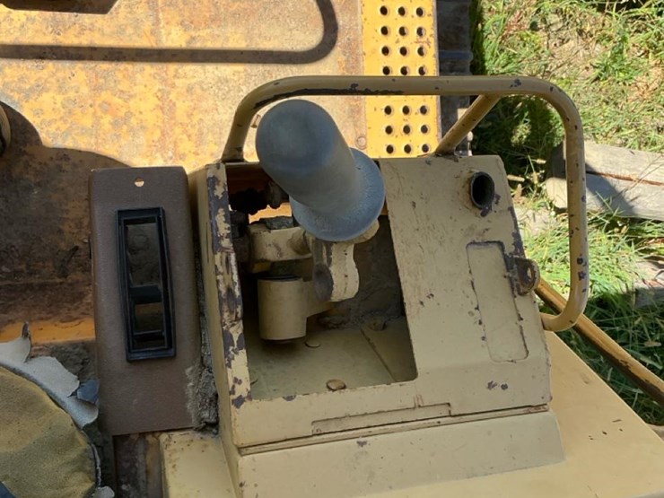 caterpillar-943-image-46