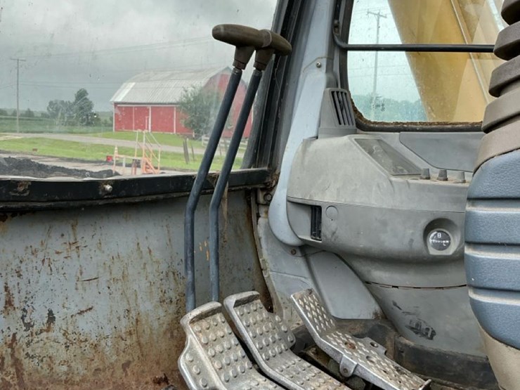 deere-200-lc-image-53