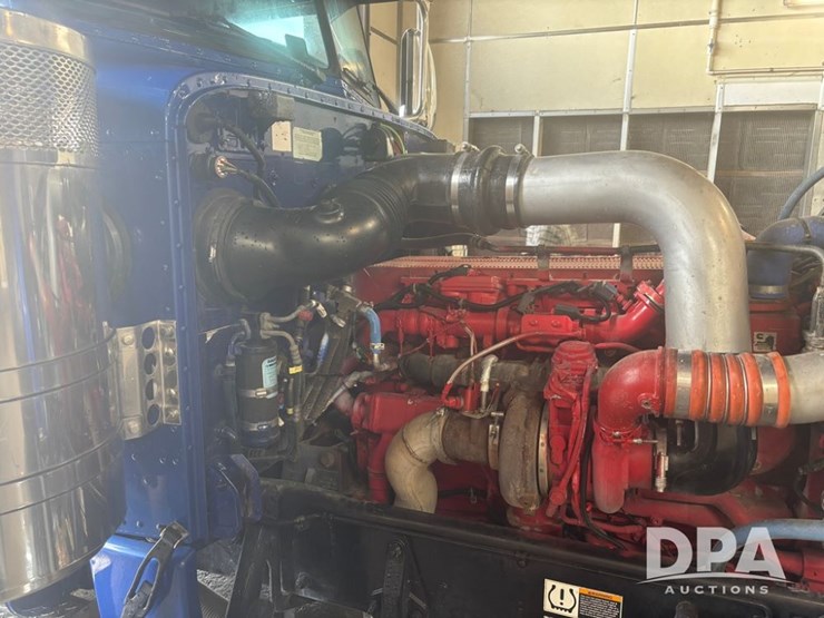 2017-peterbilt-389-image-13