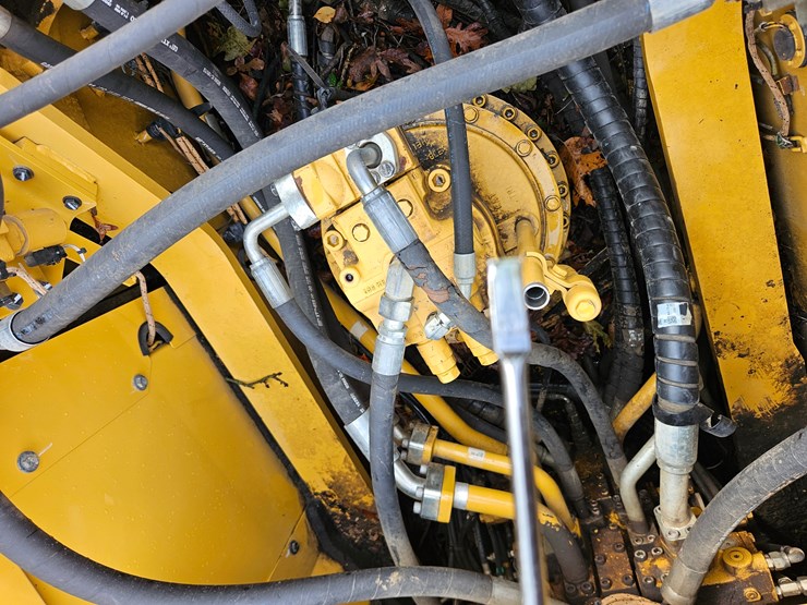 2017-caterpillar-336f-image-41