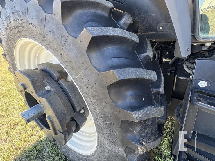 2010-new-holland-t7040-image-9