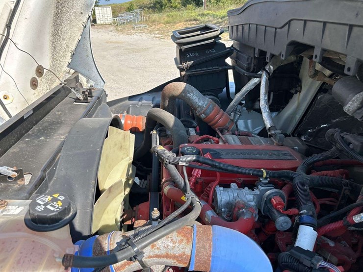 2018-international-durastar-4300-image-8