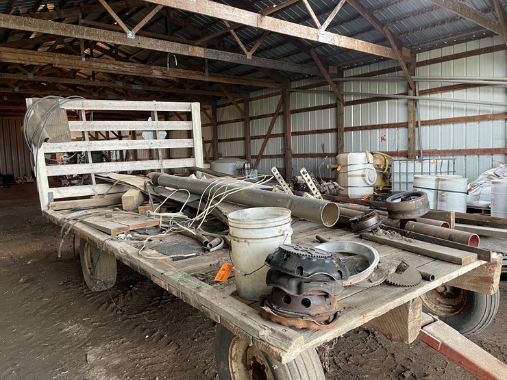 #7147-•-contents-on-flat-rack-wagon-image-1
