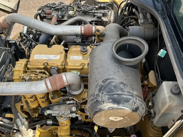 caterpillar-745-image-63