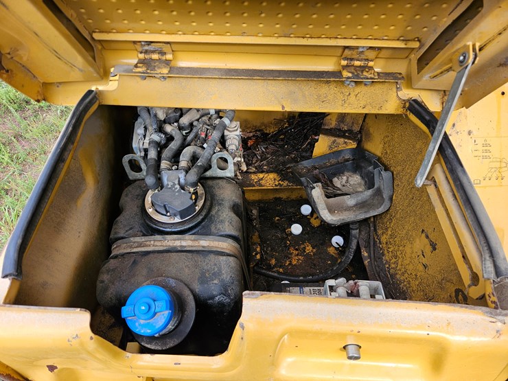 2017-caterpillar-336f-image-45
