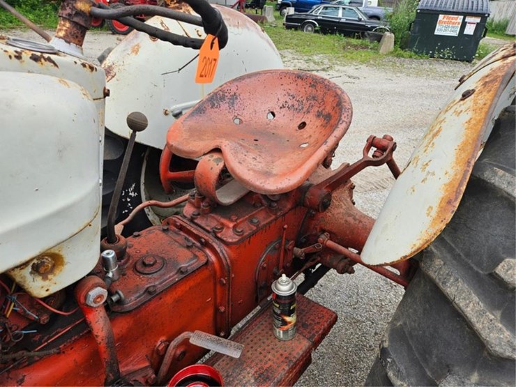 2017-ford-tractor-image-23