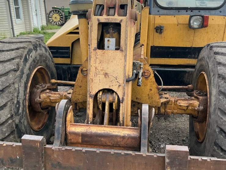 caterpillar-th82-image-17