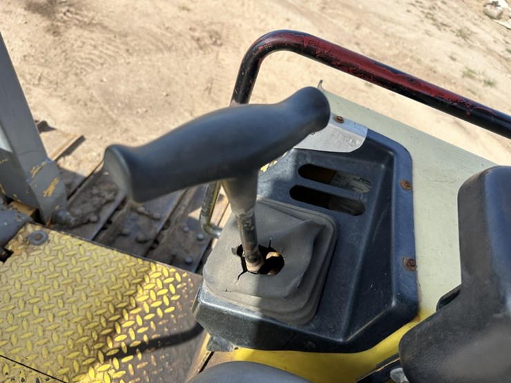 2002-deere-650g-image-24
