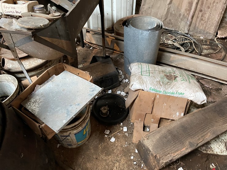 #7188-•-contents-of-corner-image-7