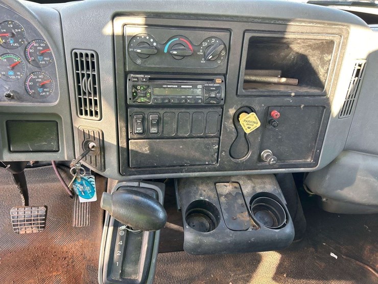2005-international-durastar-4200-image-15