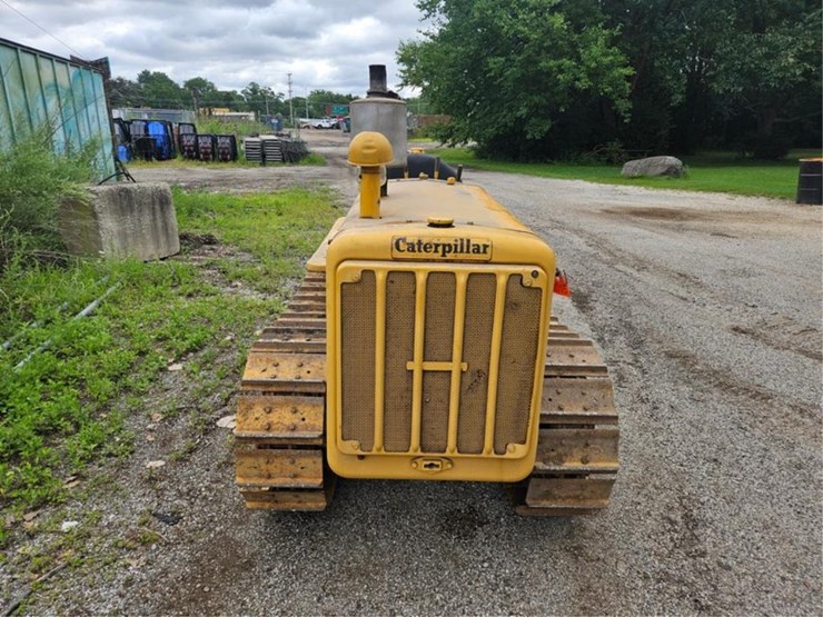 2015-caterpillar-d2-image-8