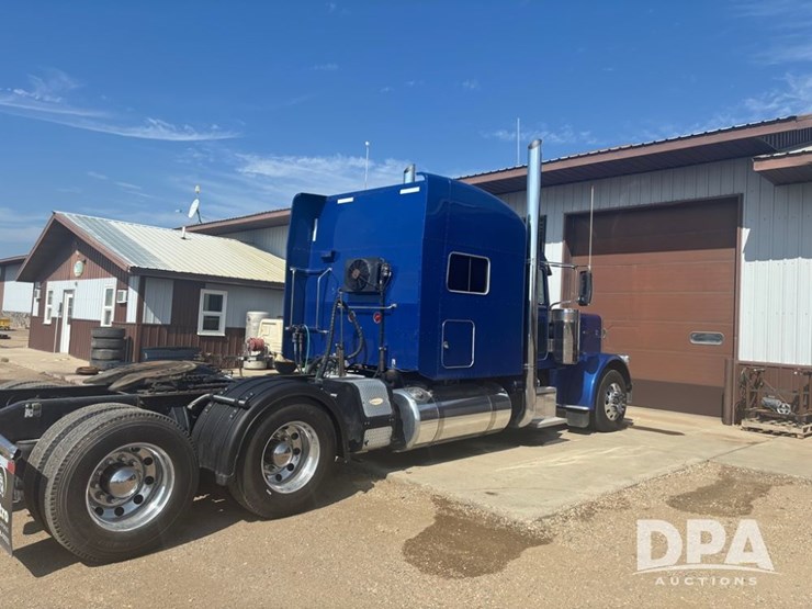2017-peterbilt-389-image-4