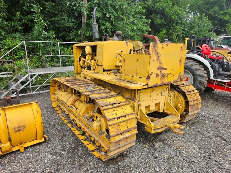 2013-caterpillar-d6-image-3