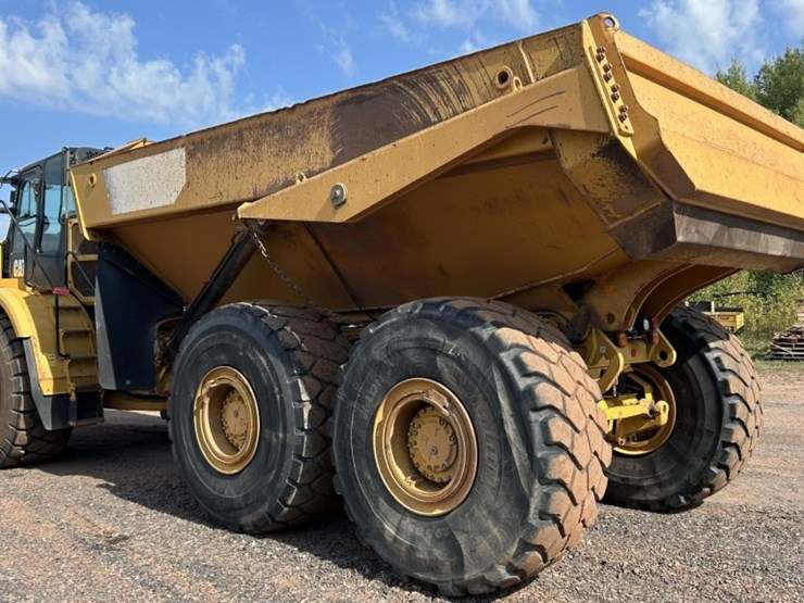 caterpillar-745-image-3