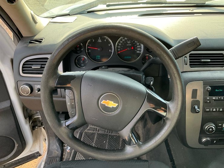 2013-chevrolet-tahoe-image-54